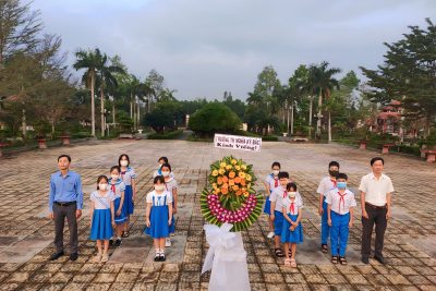 Thực hiện phong trào hoạt động: “Tìm về địa chỉ đỏ”, “uống nước nhớ nguồn- Đền ơn đáp nghĩa”, Liên đội TH Nghĩa Kỳ Bắc tổ chức cho đội viên nhi đồng hành trình về địa chỉ đỏ “Nghĩa trang liệt sỹ tỉnh Quảng Ngãi”: Thăm viếng dâng hoa tưởng nhớ công ơn trời biển của các anh hùng Liệt Sĩ đã hi sinh vì độc lập-Tự do của đất nước.